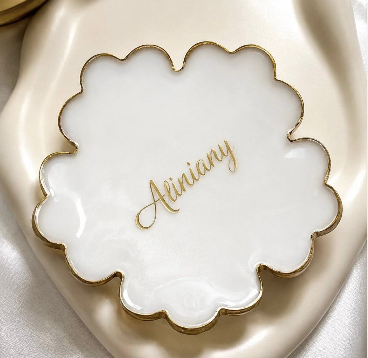 Personalised Resin Flower Bowl – Gold Flakes Jewellery Dish, Ring Holder & Elegant Wedding Favour
