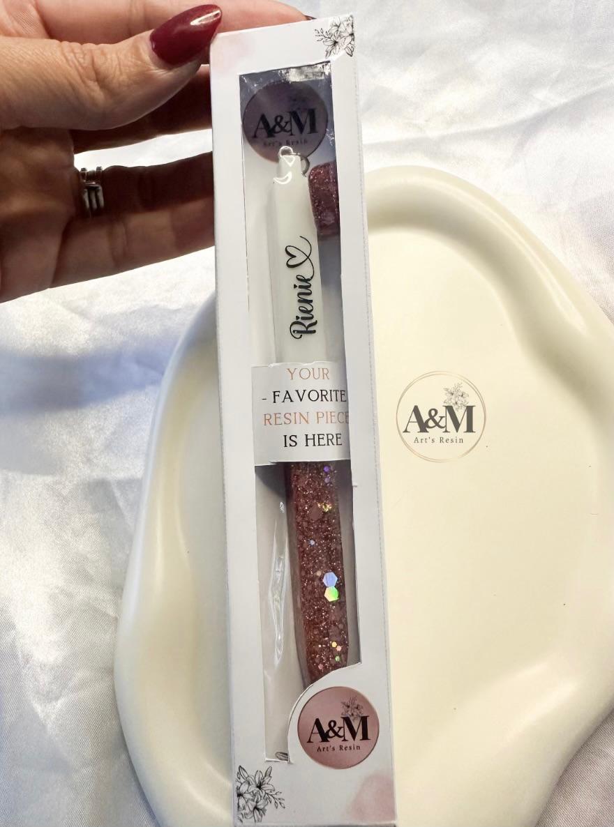 Personalised Black Refillable Glitter Resin Pen – Gift box