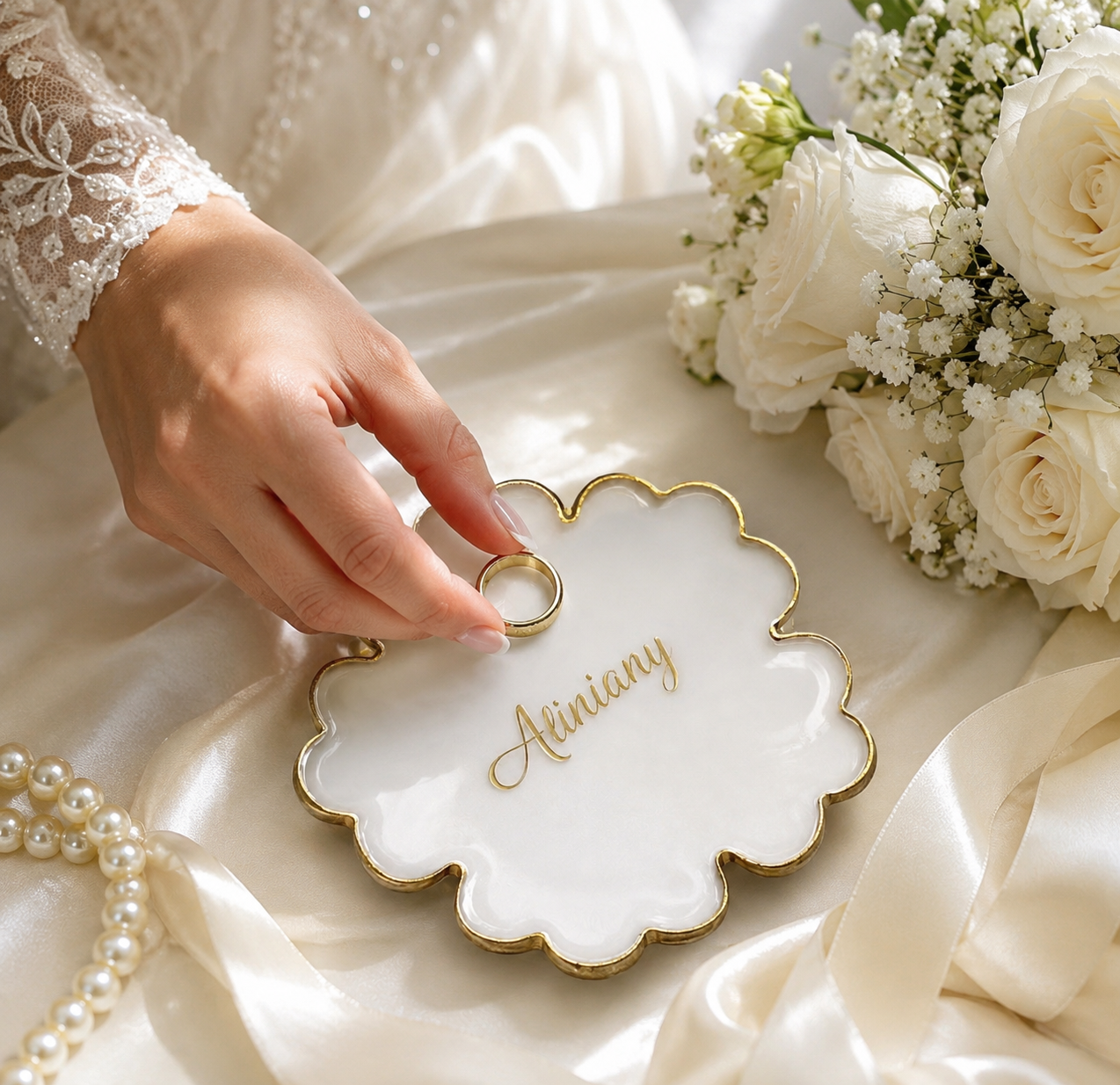 Personalised Resin Flower Bowl – Gold Flakes Jewellery Dish, Ring Holder & Elegant Wedding Favour