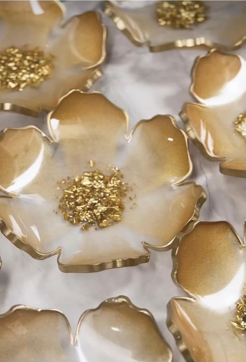 Personalised Resin Flower Bowl – Gold Flakes Jewellery Dish, Ring Holder & Elegant Wedding Favour