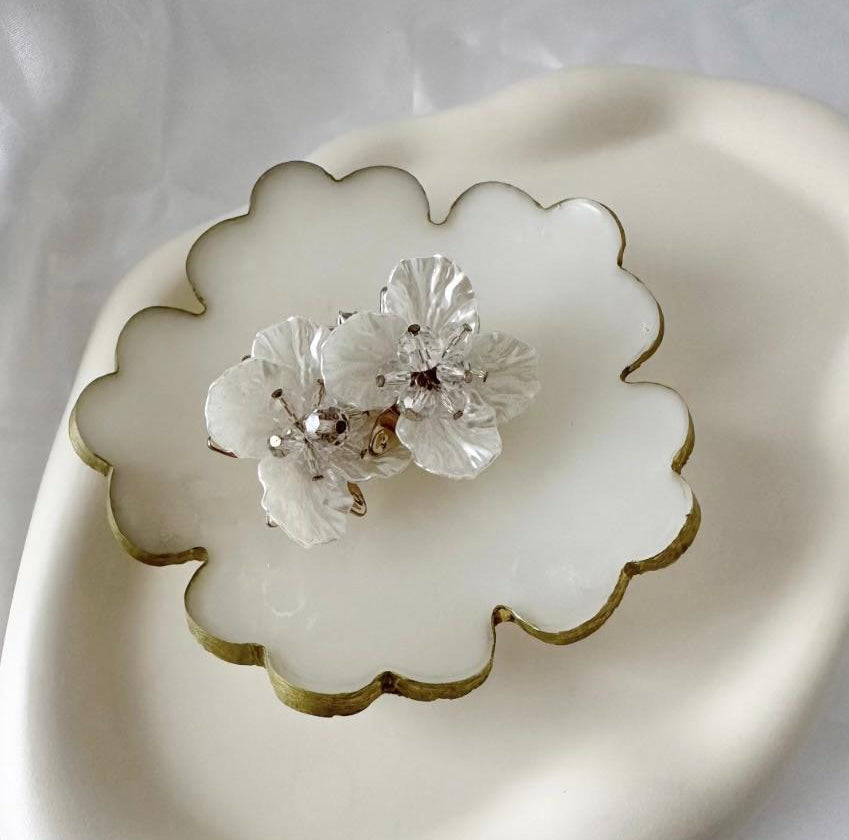 Personalised Resin Flower Bowl – Gold Flakes Jewellery Dish, Ring Holder & Elegant Wedding Favour